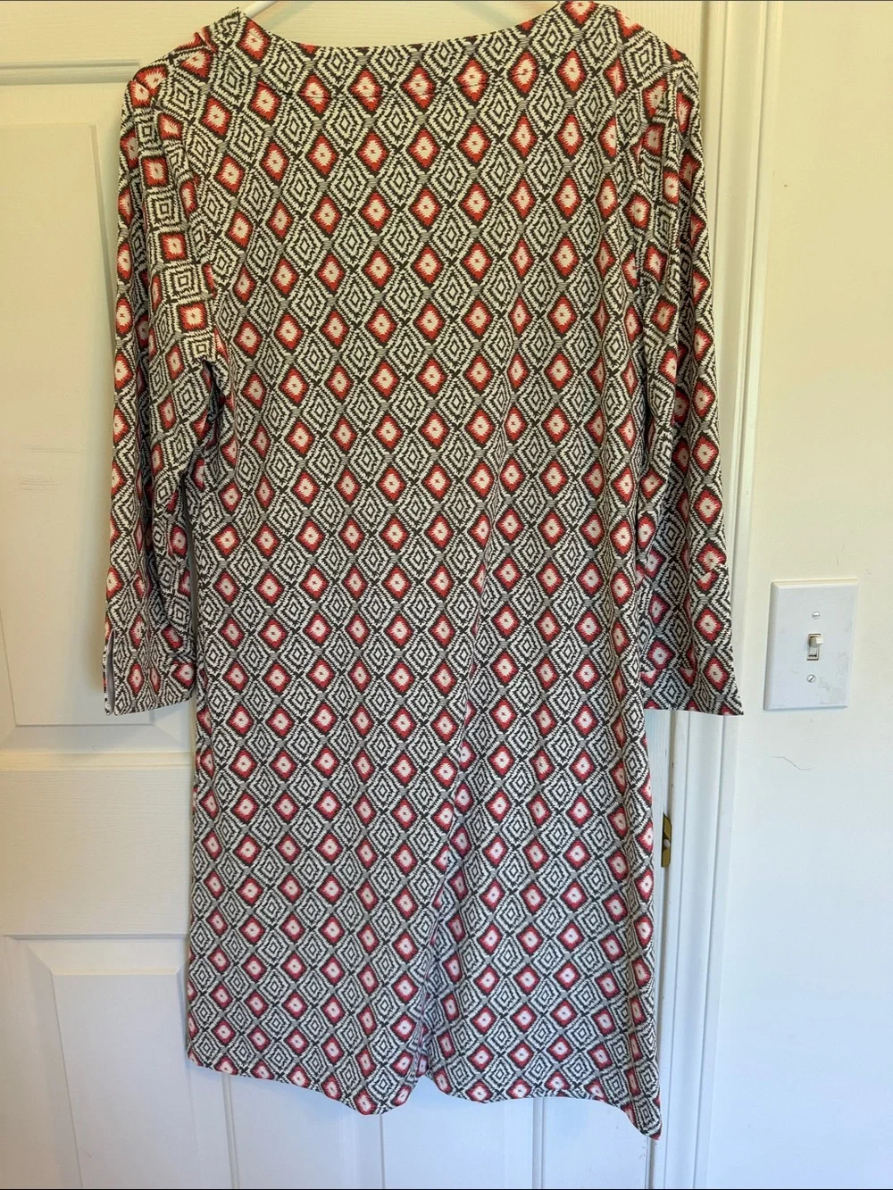 Long Sleeve Geometric Print Dress in Red and Black